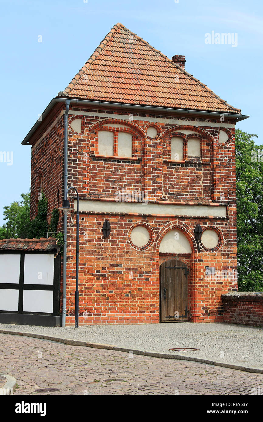 Die mittelalterliche Putinnen Turm in Tangermünde. Stockfoto