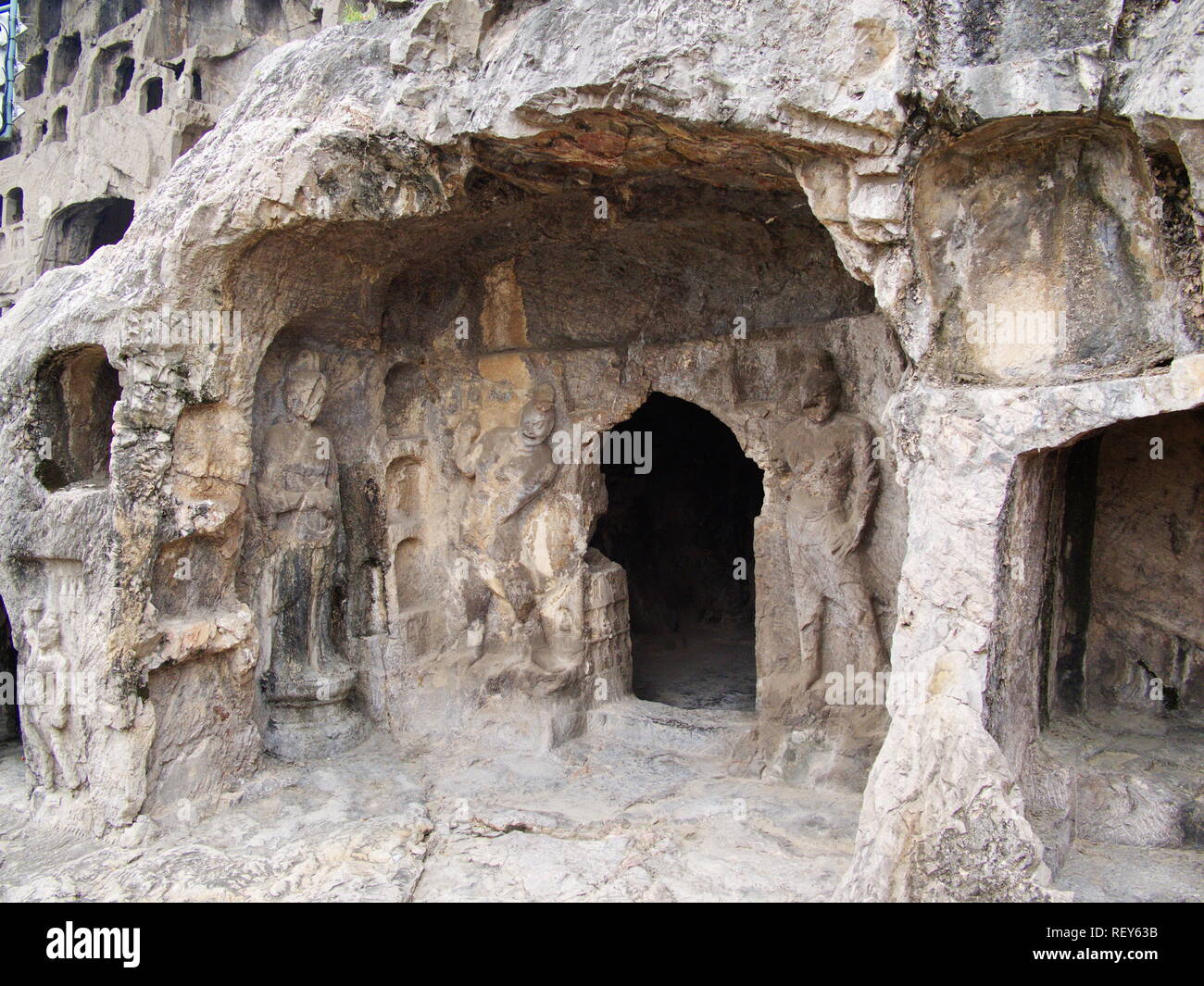 Luoyang Longmen Grotten. Buddha und den Stein höhlen und Skulpturen in der Longmen Grotten in Kunshan, China. 14. Oktober 2018 übernommen. Stockfoto