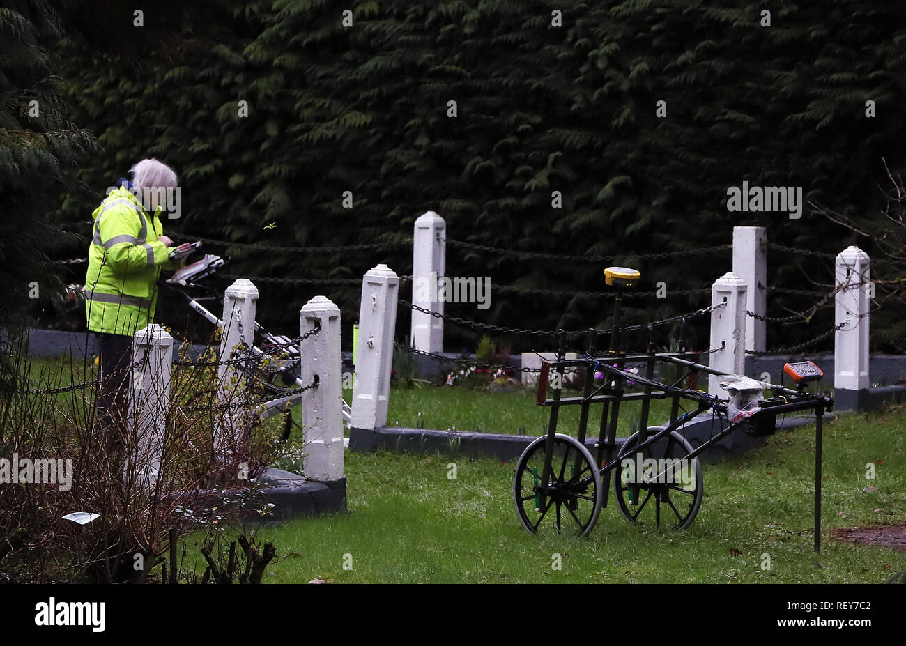 Eine geophysikalische Untersuchung des Säuglings Grabstätten erfolgt auf dem Gelände des ehemaligen Sean Ross Abbey Mutter und Baby zu Hause in Roscrea, Co Tipperary. Stockfoto