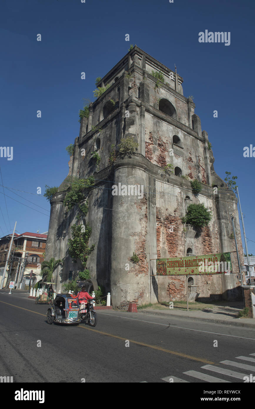 Der Untergang Glockenturm in Laoag, Ilocos Norte, Philippinen Stockfoto