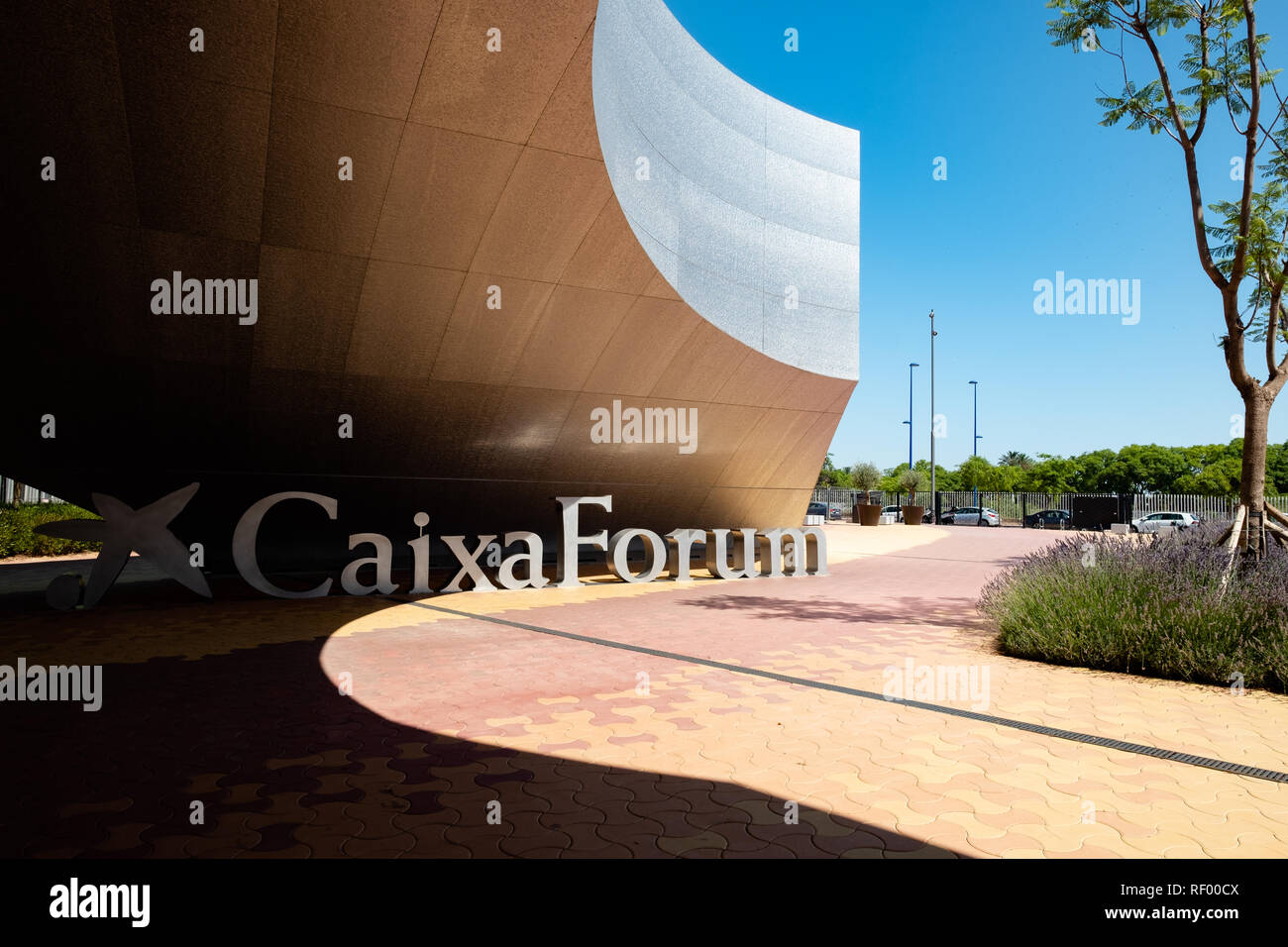 Äußere des Kulturzentrums CaixaForum in Sevilla, Spanien. (Foto: Gonzales Foto - Paul Crudge). Stockfoto