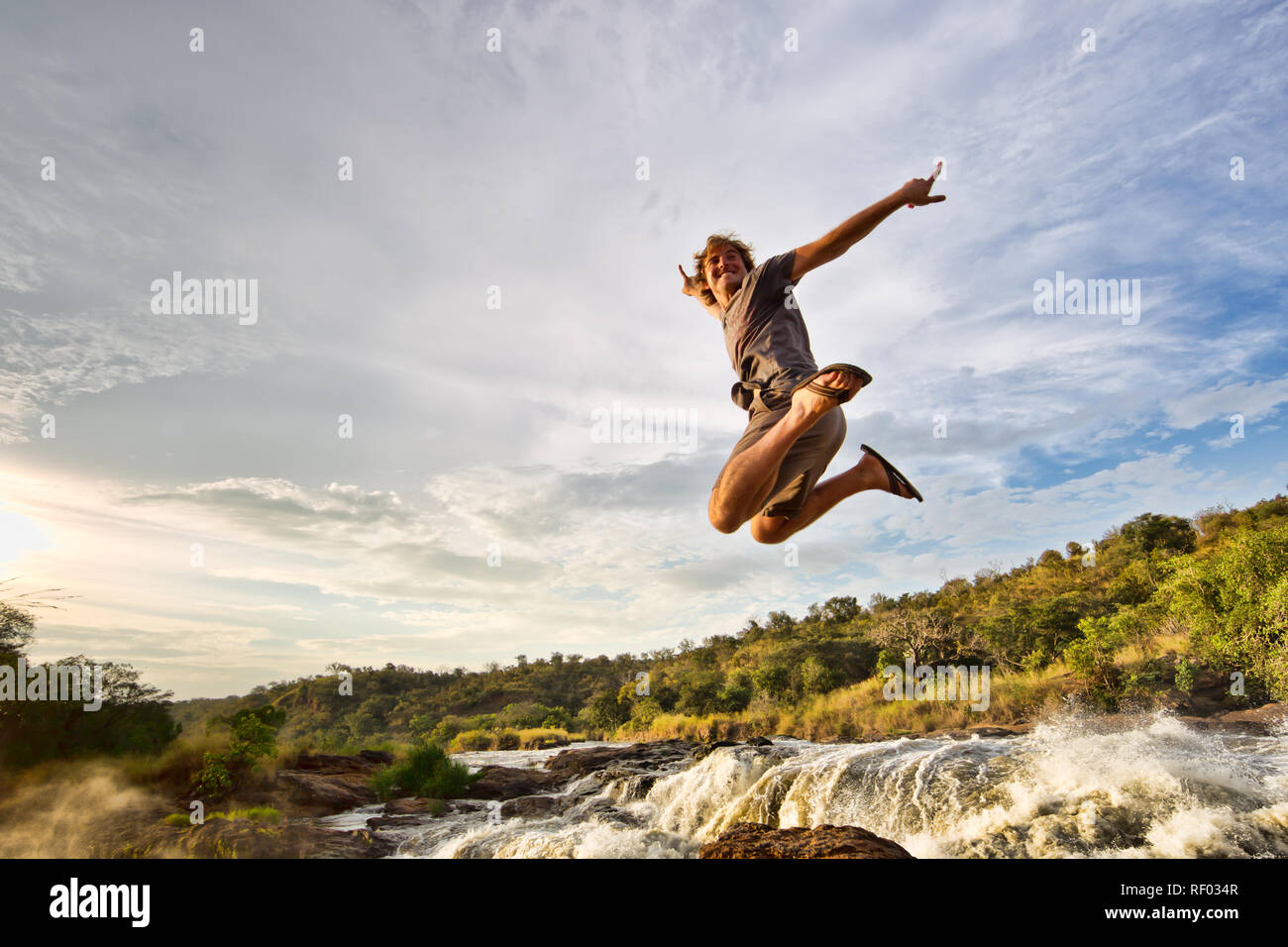 Murchison Falls ist ein Wahrzeichen für die Murshison Falls National Park in Uganda benannt ist. Der Nil fließt durch eine Lücke nur 7 m breit Stockfoto