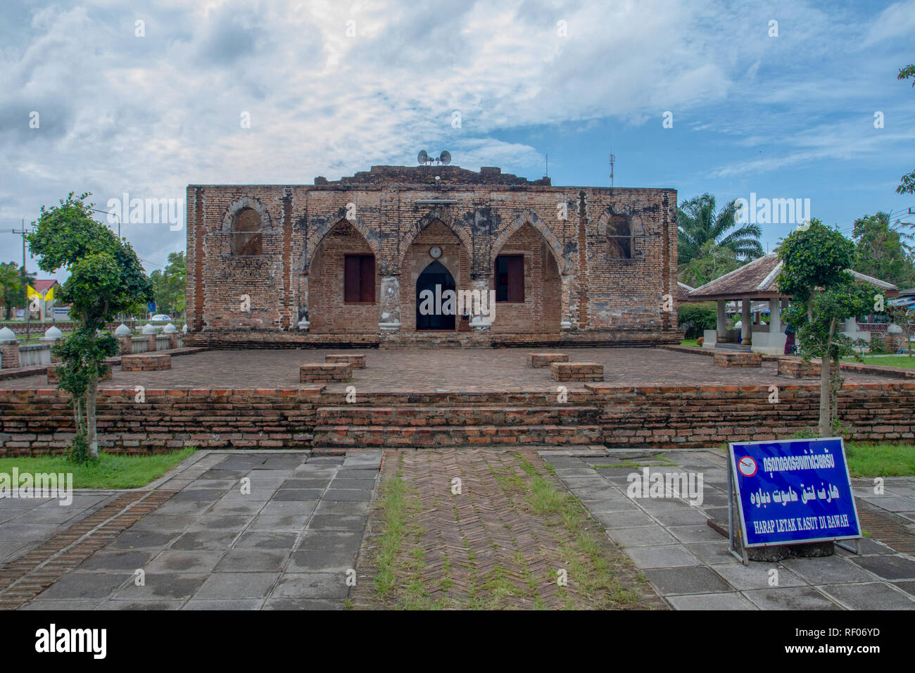 Pattani, Thailand - 20. Februar 2018: Vorderansicht des historischen Moschee Masjid Kerisik. Stockfoto