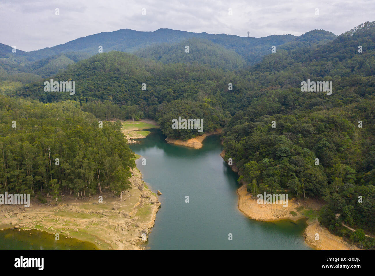 Antenne Perspektive von Shing Mun Reservoir oder Shing Mun Country Park im Lo Wai, Hong Kong. Stockfoto