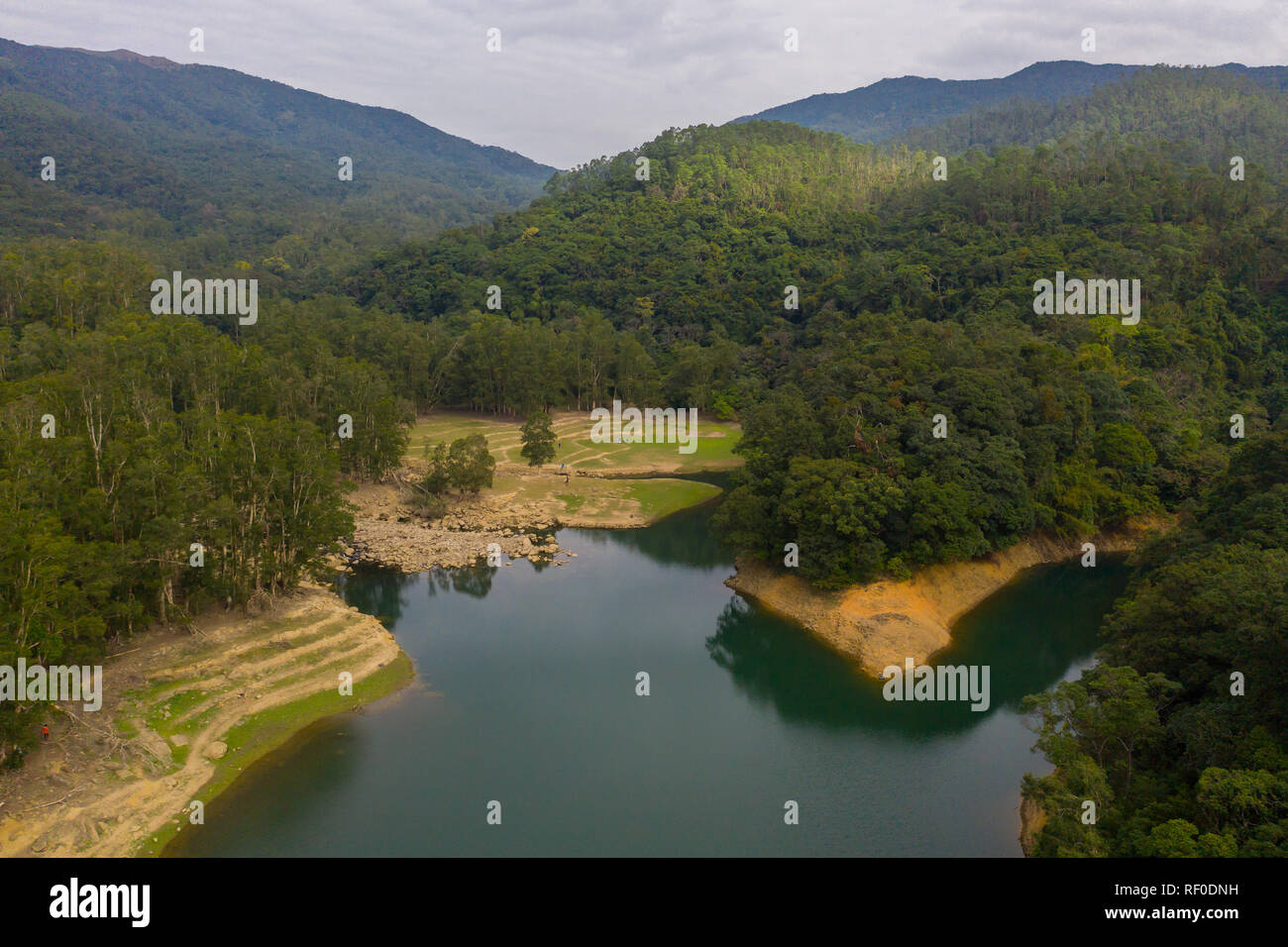 Antenne Perspektive von Shing Mun Reservoir oder Shing Mun Country Park im Lo Wai, Hong Kong. Stockfoto