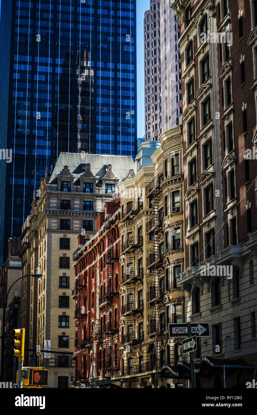 Alte und neue Architektur in New York City, USA Stockfoto