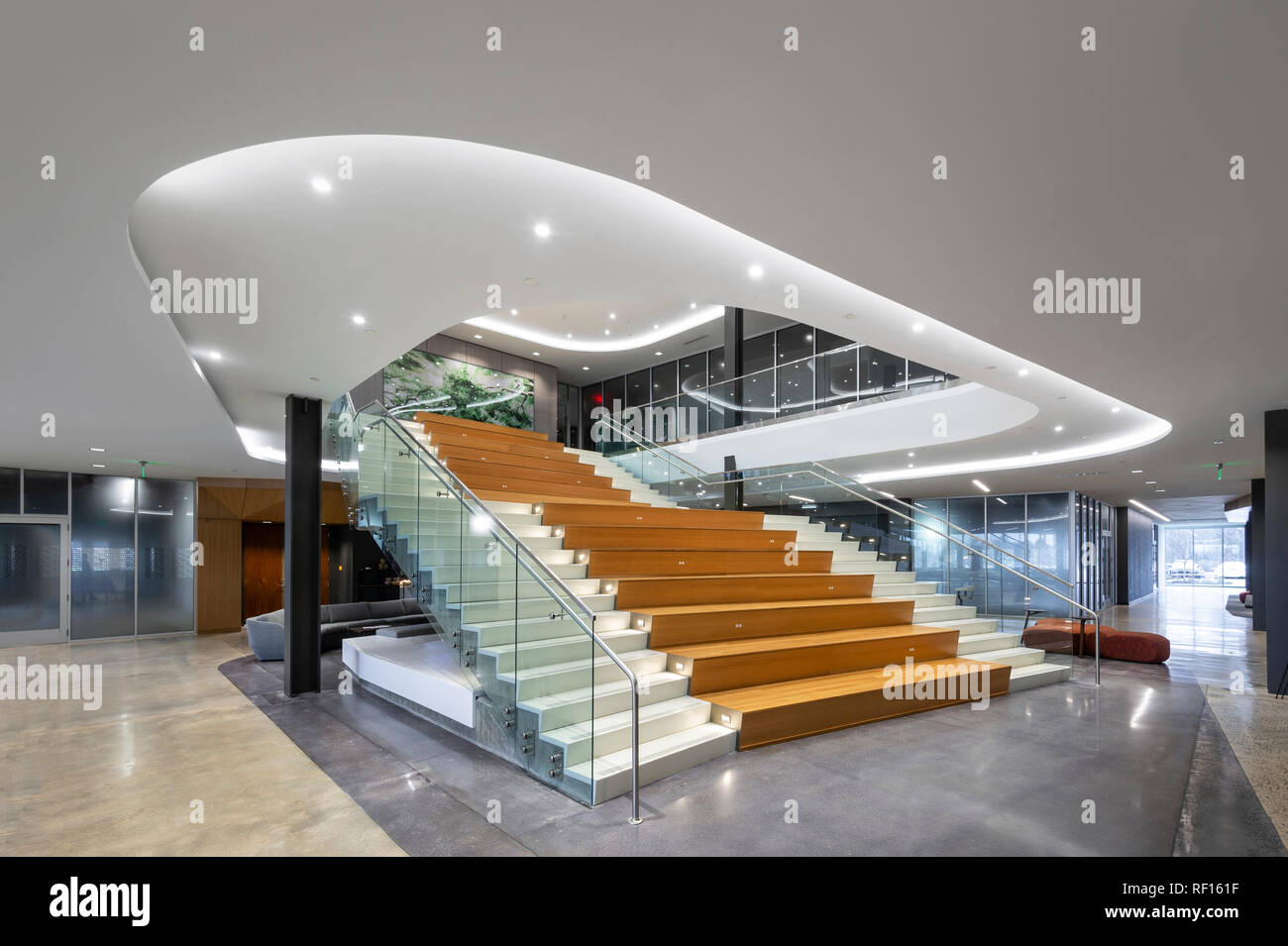 Große Moderne Treppen in kommerziellen Bürogebäude, Philadelphia, USA Stockfoto