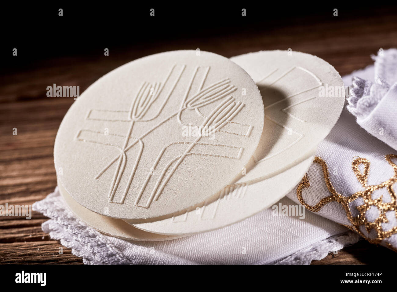 Details der Hosties Wafer oder sakramentalen Brot als Symbol für den Leib des auferstandenen Christus in der Heiligen Kommunion in der Kirche verwendet Stockfoto