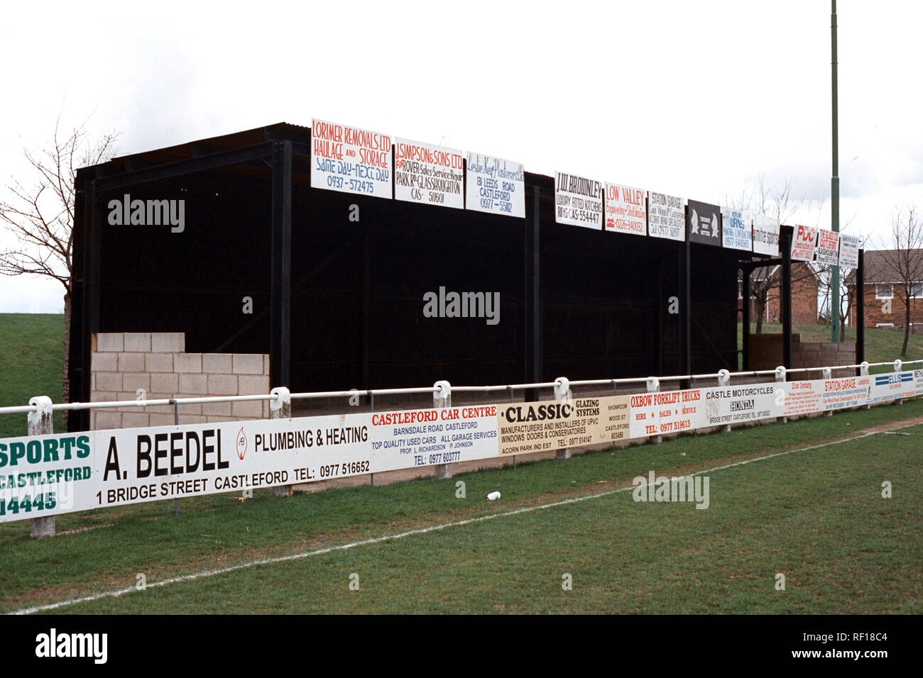 Überdachte Fläche an Glasshoughton Tierschutz FC Football Ground, Leeds Road, Castleford, West Yorkshire, dargestellt am 15. Juli 1991 Stockfoto