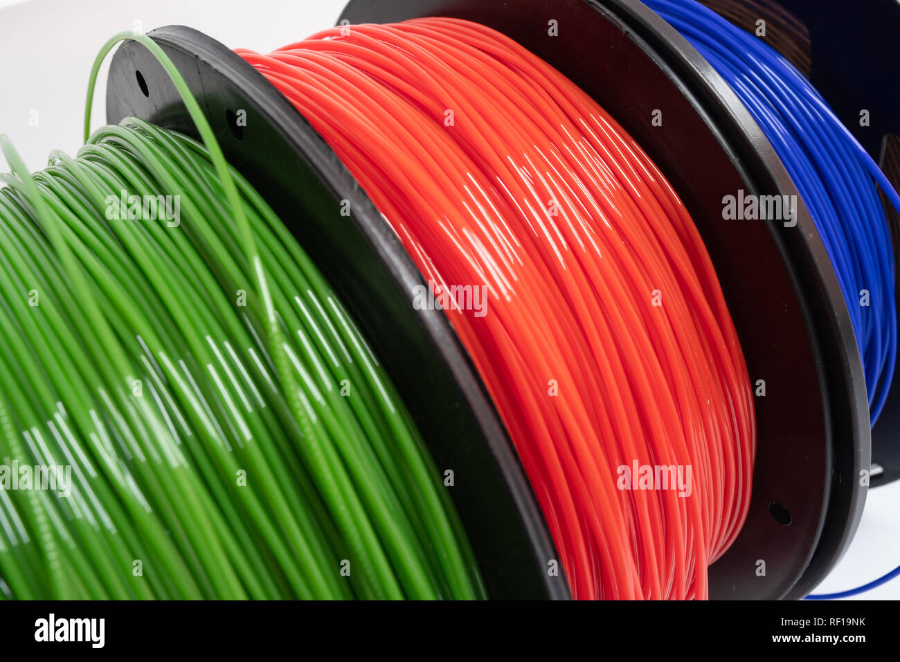 Farbe Kunststoff PLA PETG und ABS-Glühlampen für den Druck auf einem 3D-Drucker Stockfoto