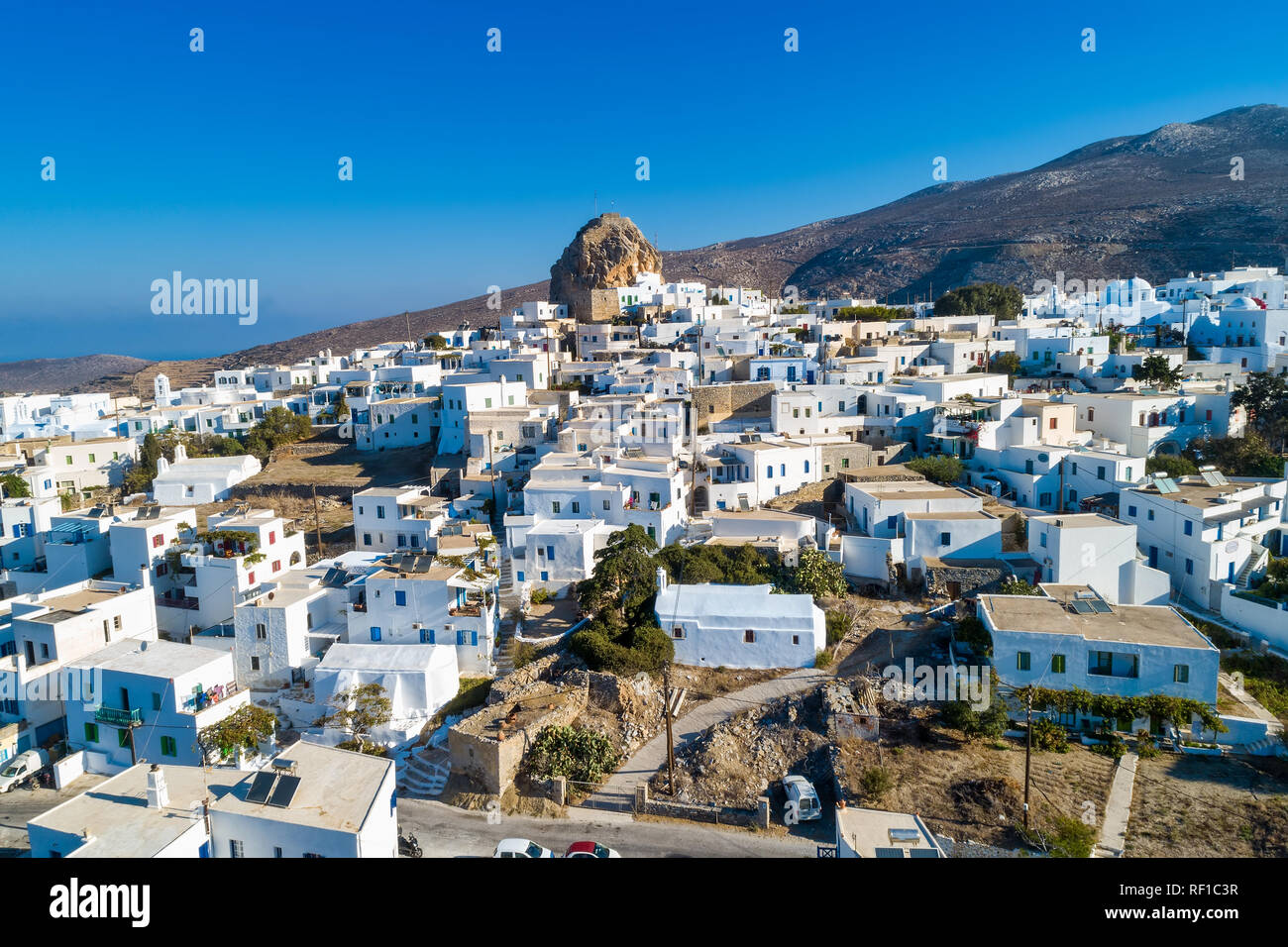 Insel Amorgos - Luftaufnahme von Dorf Chora. Griechenland, Kykladen Stockfoto