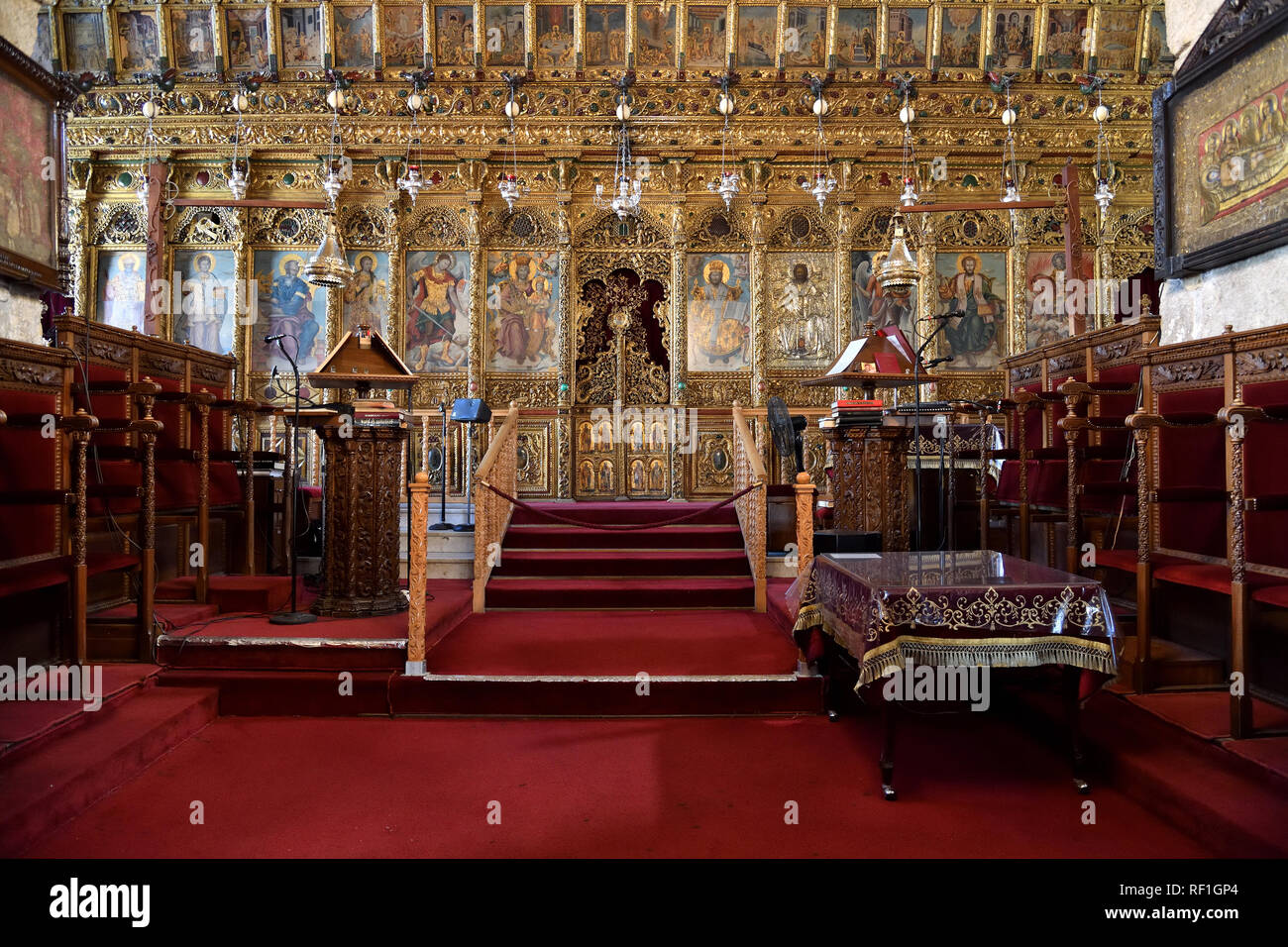 Larnaca, Zypern - 2. November. 2018. Ikonostase in der Kirche des St. Lazarus Stockfoto Larnaca, Zypern - 2. November. 2018. Ikonostase in der Kirche des St. Lazarus Stockfoto