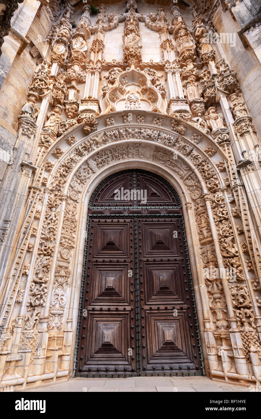 Der Eingang der Klosterkirche im manuelinischen Stil., Kloster von Christus, Tomar, Portugal Stockfoto