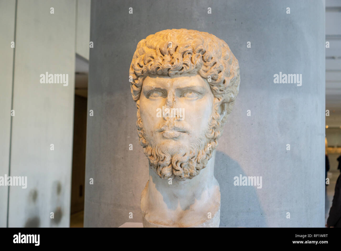 Die Vollkommenheit der griechischen Marmor Skulpturen ist unerreicht. Ein absolutes Muss bei Athen besuchen! Stockfoto