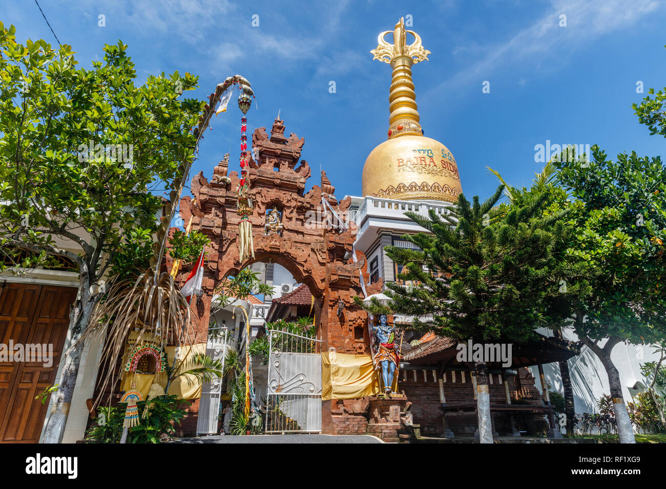 Goldenen Stupa in der Badung. Die Insel Bali, Indonesien Stockfoto