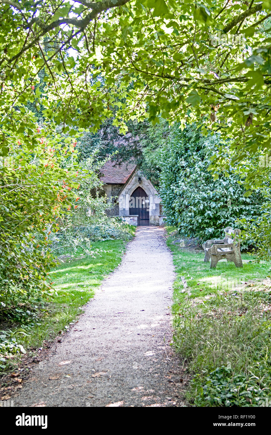 Berwick (England, Sussex): Kirche St. Michael und alle Engel - Kirchhof Stockfoto