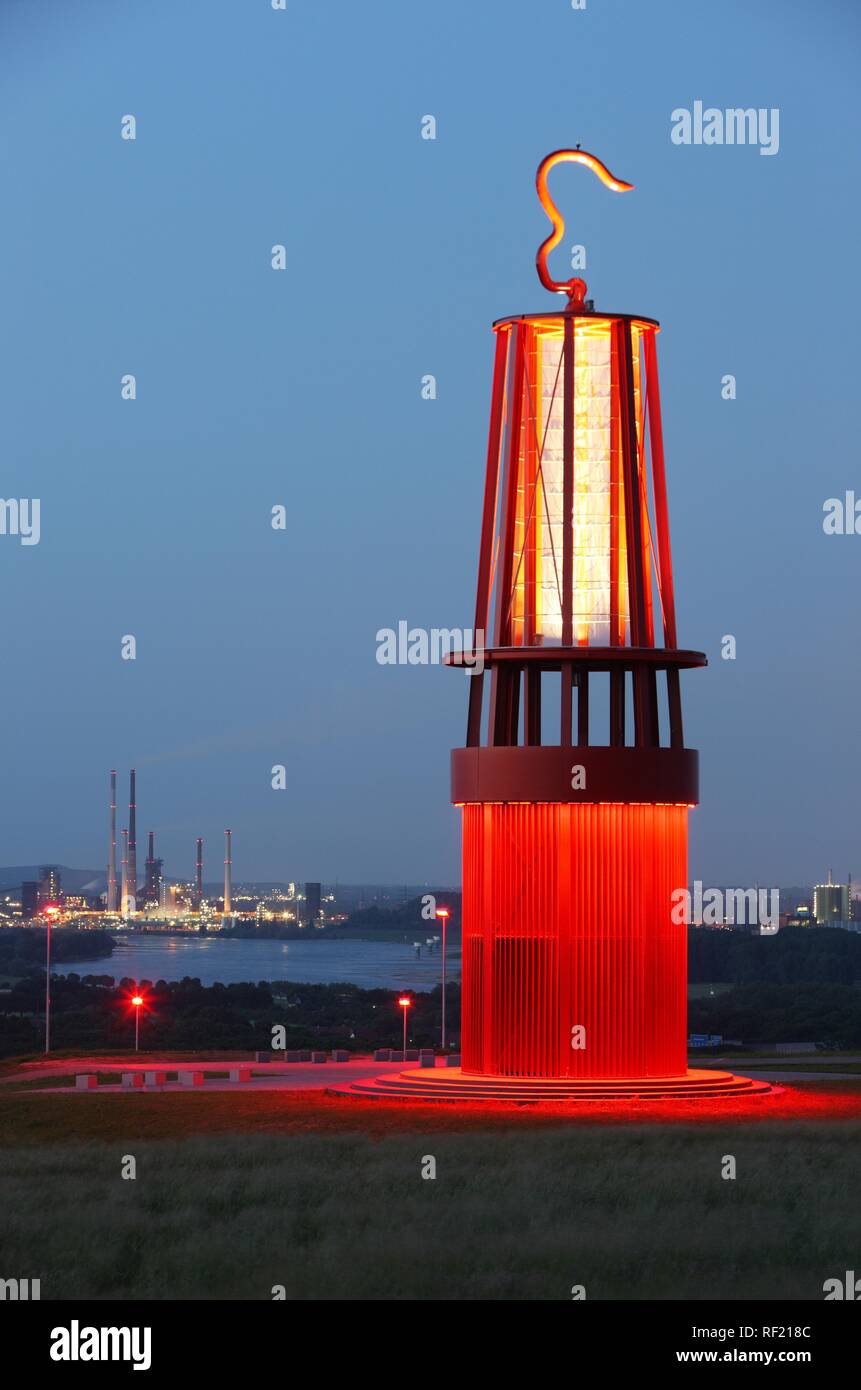 Kunstwerk, Geleucht, von Otto Piene, eine 28 Meter hohe Skulptur in der Form der Lampe ist ein Bergmann auf der Halde Stockfoto