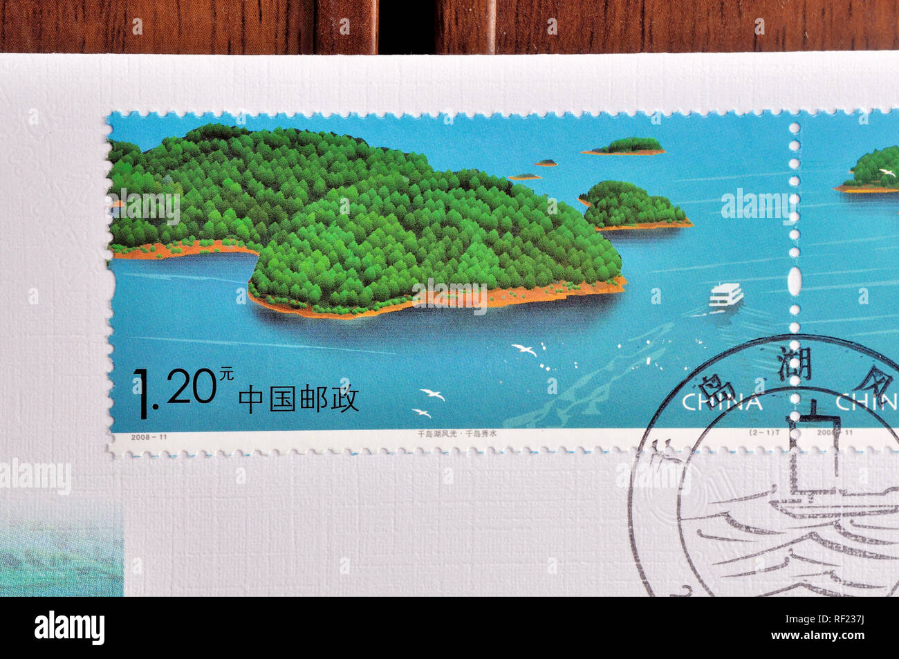 CHINA - ca. 2008: einen Stempel in China gedruckt zeigt 2008-11 Landschaft auf der Qiandao Lake, ca. 2008. Stockfoto