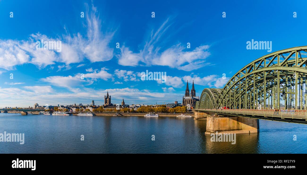 Groß St. Martin, Rathaus, Kölner Dom und Hohenzollernbrücke, Altstadt Damm, Rhein, Köln, Rheinland Stockfoto
