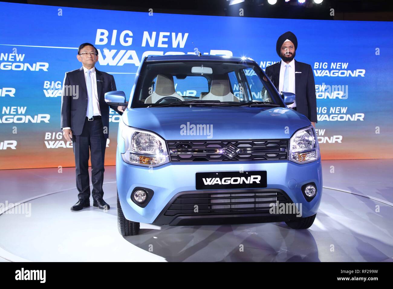 Maruti Suzuki, CEO Kenichi Ayukawa und Senior Executive Director, Maruti Suzuki India Ltd Randhir Singh Kalsi während der Einführung der Neuen Großen Wagon R (Foto von Jyoti Kapoor/Pacific Press) Stockfoto