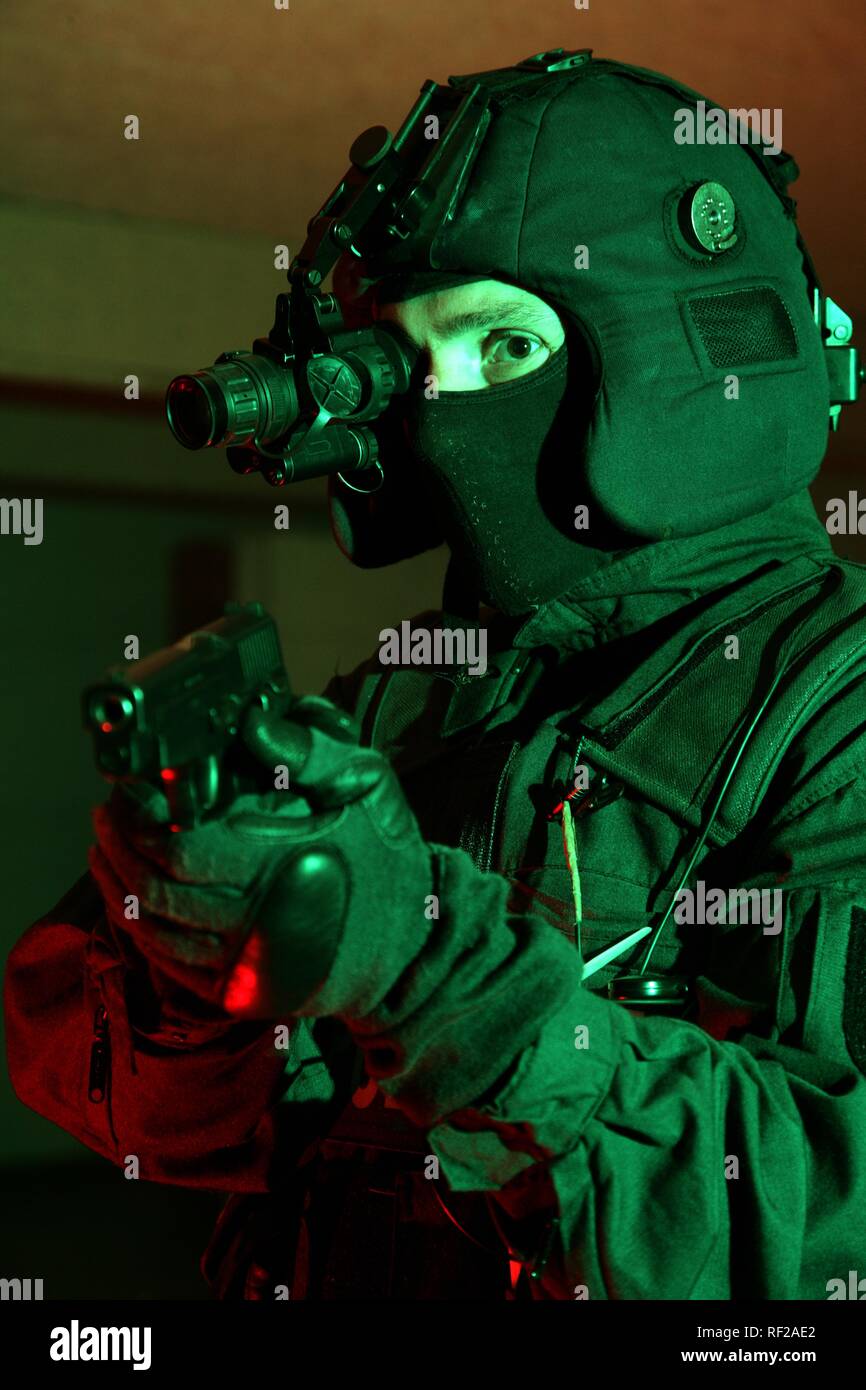 Nachtsichtgerät, low light Bildverstärker, betriebliche Übung einer neuen Befehl SWAT Polizei, Nordrhein-Westfalen Stockfoto