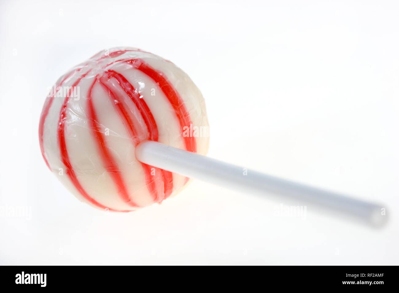 Lollipop sucker mit roten und weißen Streifen Stockfoto