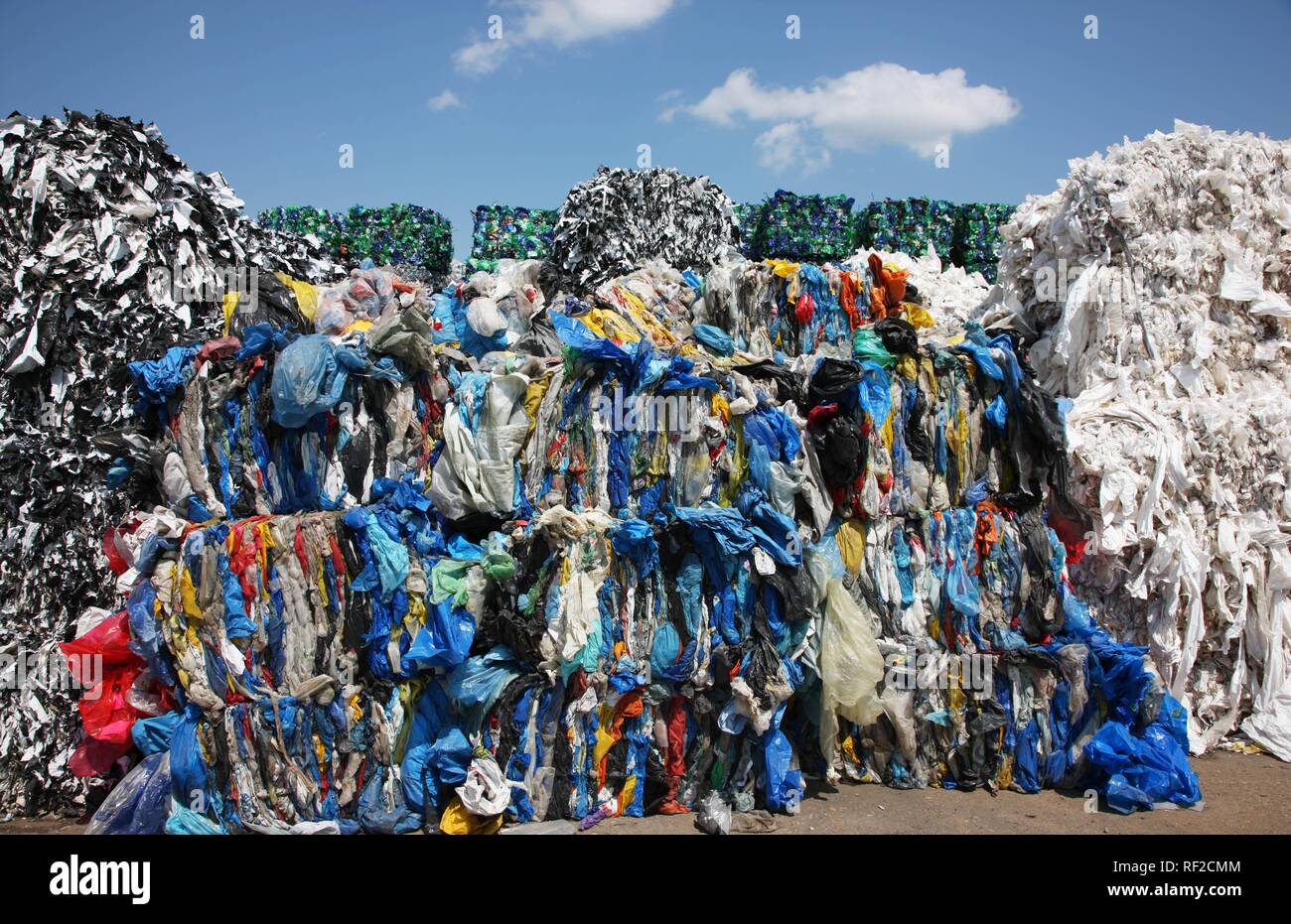 Kunststoff Recycling, PET-Flaschen und Plastik Müll werden geschreddert und gedrückt, Essen, Nordrhein-Westfalen Stockfoto