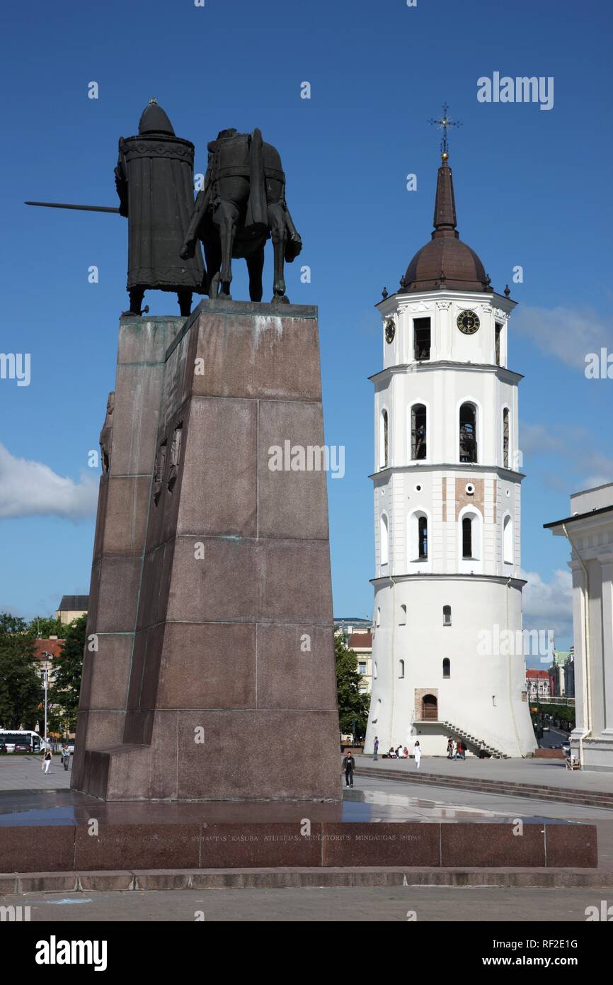 Denkmal Gediminas, Kathedrale St. Stanislaus mit freistehenden Glockenturm, Varpine, Cathedral Square, Vilnius, Litauen Stockfoto