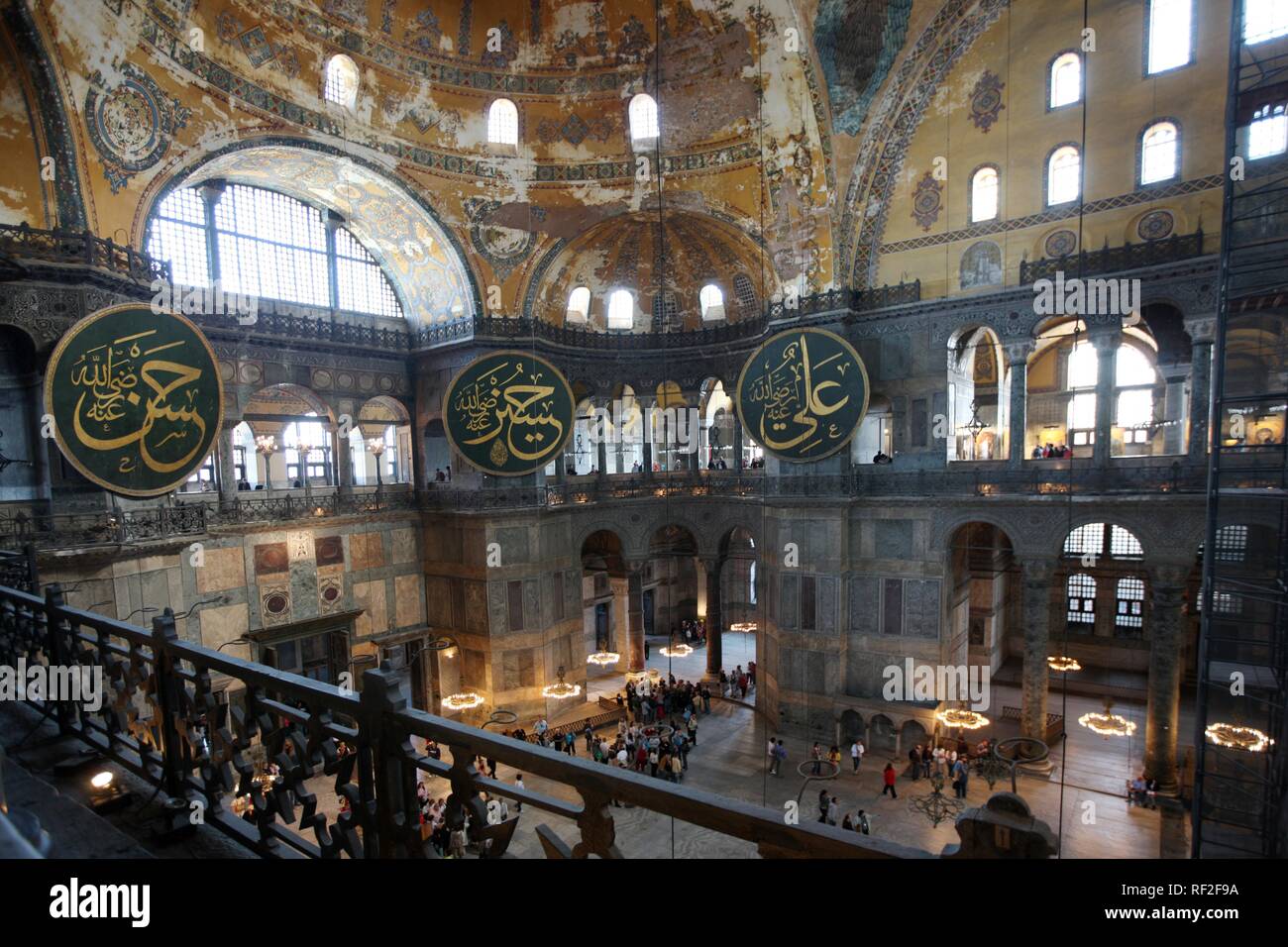 Main Hall mit 56 Meter hohen Kuppel, Interieur, Hagia Sophia Moschee, ehemalige Kirche, Sultanahmet, Istanbul, Türkei Stockfoto