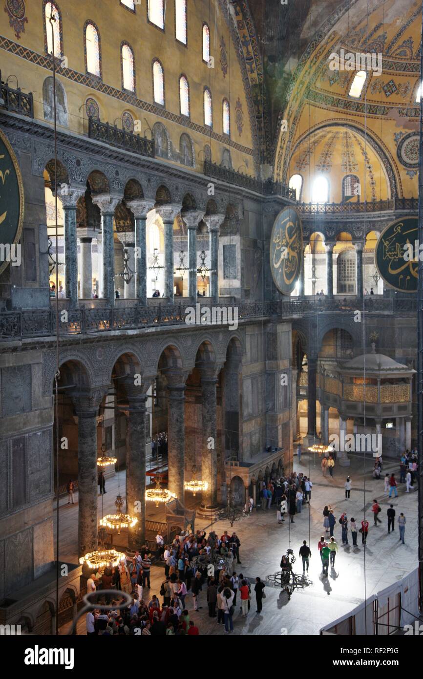 Main Hall mit 56 Meter hohen Kuppel, Interieur, Hagia Sophia Moschee, ehemalige Kirche, Sultanahmet, Istanbul, Türkei Stockfoto