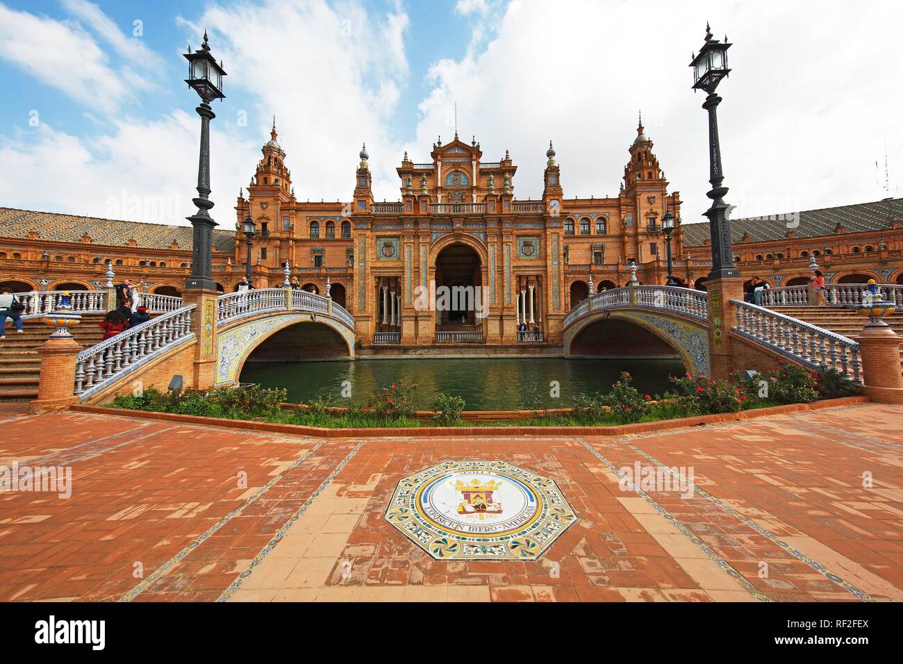 Prächtige Gebäude auf der Plaza de España in Sevilla, Andalusien, Spanien Stockfoto