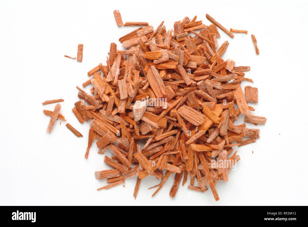 Getrocknete Sandelholz (pterocarpus) Rinde Chips, Heilpflanzen Stockfoto