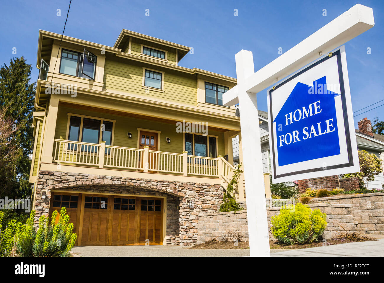 Two Story Home Garage Stockfotos & Two Story Home Garage Bilder - Alamy