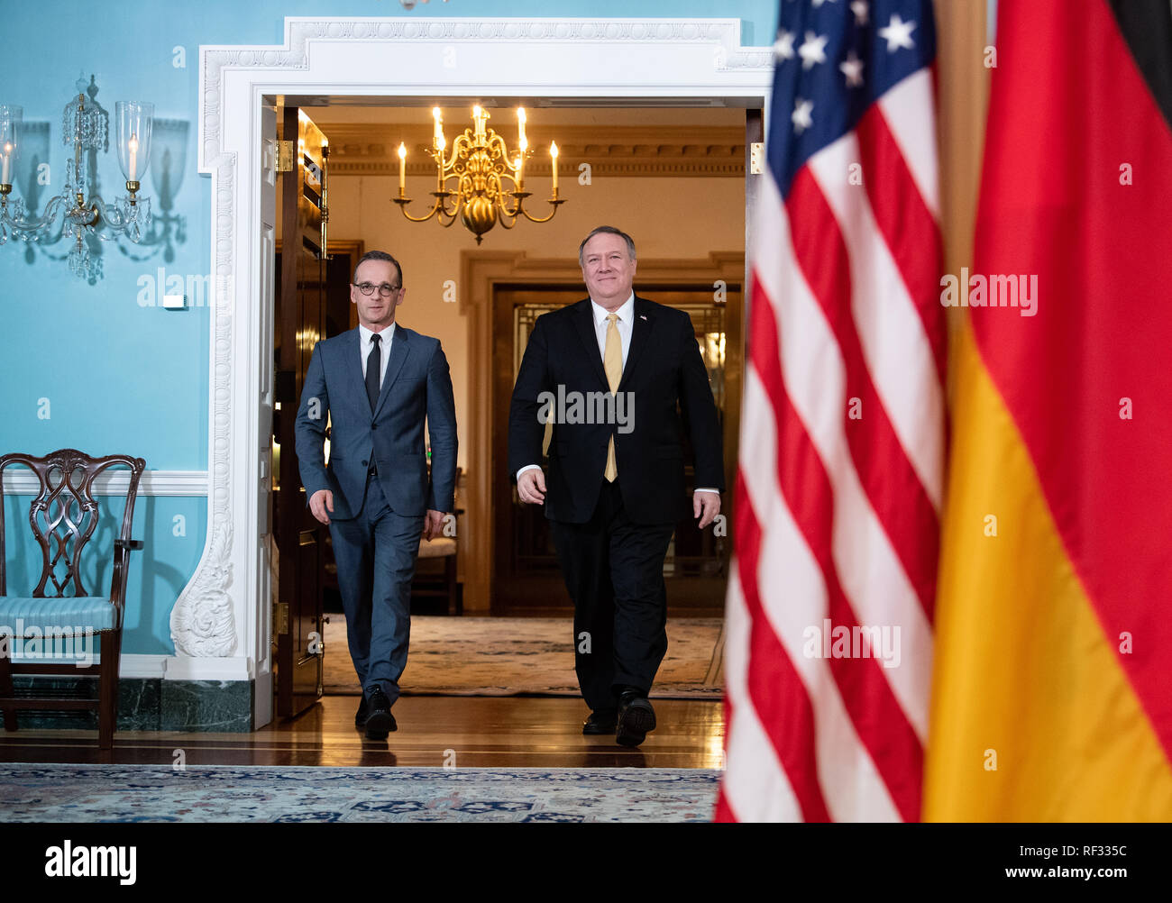 Washington, USA. 23 Jan, 2019. Heiko Maas (l, SPD), der Staatssekretär, und amerikanische Außenminister, Mike Richard Pompeo Treffen in Washington (USA). Der deutsche Außenminister ist auf eine dreitägige Reise in die Vereinigten Staaten von Amerika (USA). Quelle: Bernd von Jutrczenka/dpa/Alamy leben Nachrichten Stockfoto