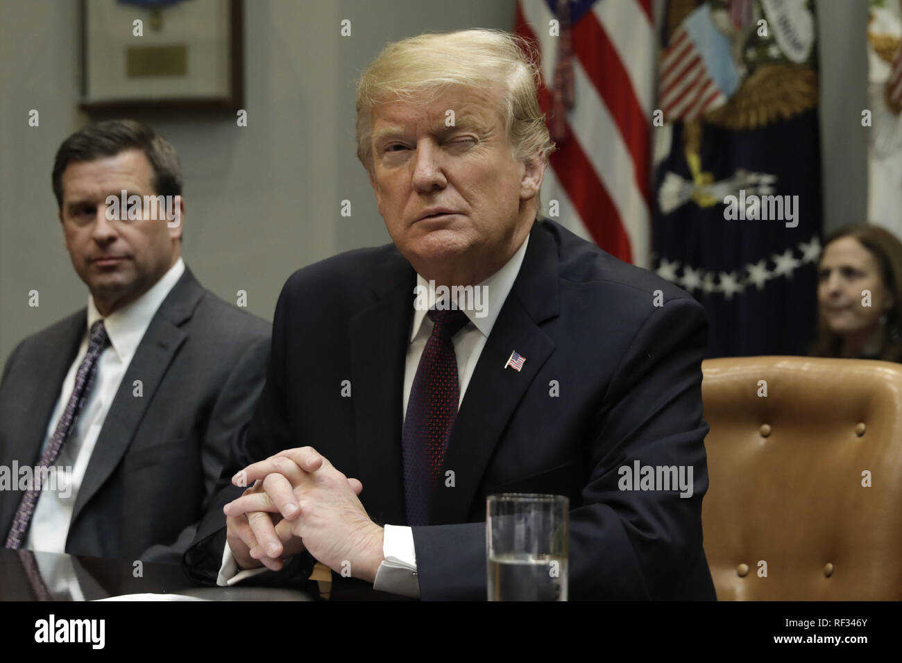 Washington, District of Columbia, USA. 23 Jan, 2019. Präsidenten der Vereinigten Staaten Donald J. Trumpf winks während eines fairen und ehrlichen Preisen im Gesundheitswesen roundtable im Weißen Haus am 23. Januar 2019 in Washington, DC Quelle: Yuri Gripas/CNP/ZUMA Draht/Alamy leben Nachrichten Stockfoto