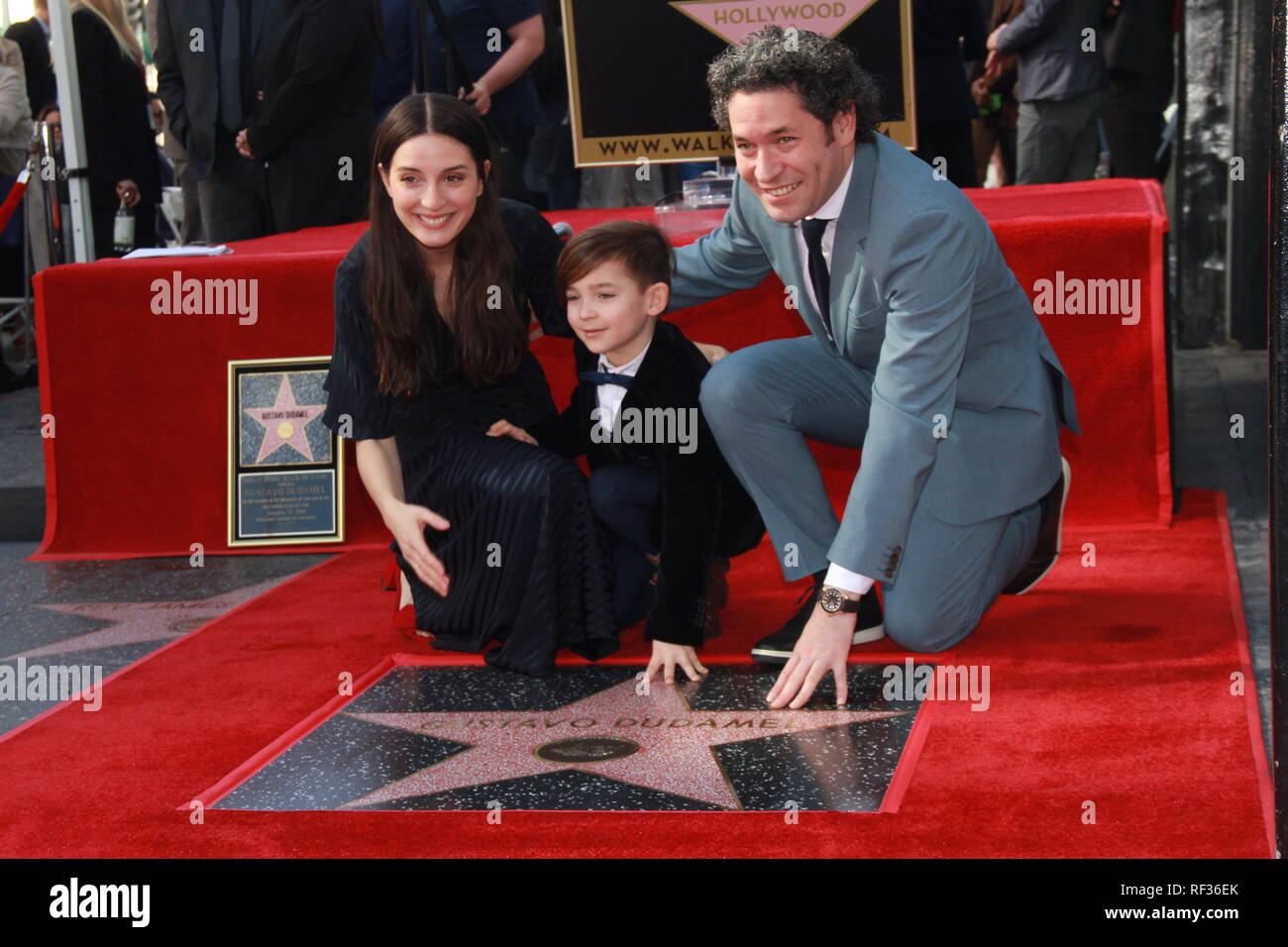 Hollywood, Kalifornien, USA. Jan, 2019 21. Ich 16030CHW. Hollywood Handelskammer ehrt Gustavo Dudamel mit Stern auf dem Hollywood Walk of Fame .6752 Hollywood Blvd vor Musicians Institute, Hollywood, Kalifornien, USA, 22.01.2019. MARIA VALVERDE, MARTIN DUDAMEL MATUREN und Gustavo Dudamel. © Clinton H. Wallace/Photomundo International / Fotos inkl Credit: Clinton Wallace/Kugel Fotos/ZUMA Draht/Alamy leben Nachrichten Stockfoto