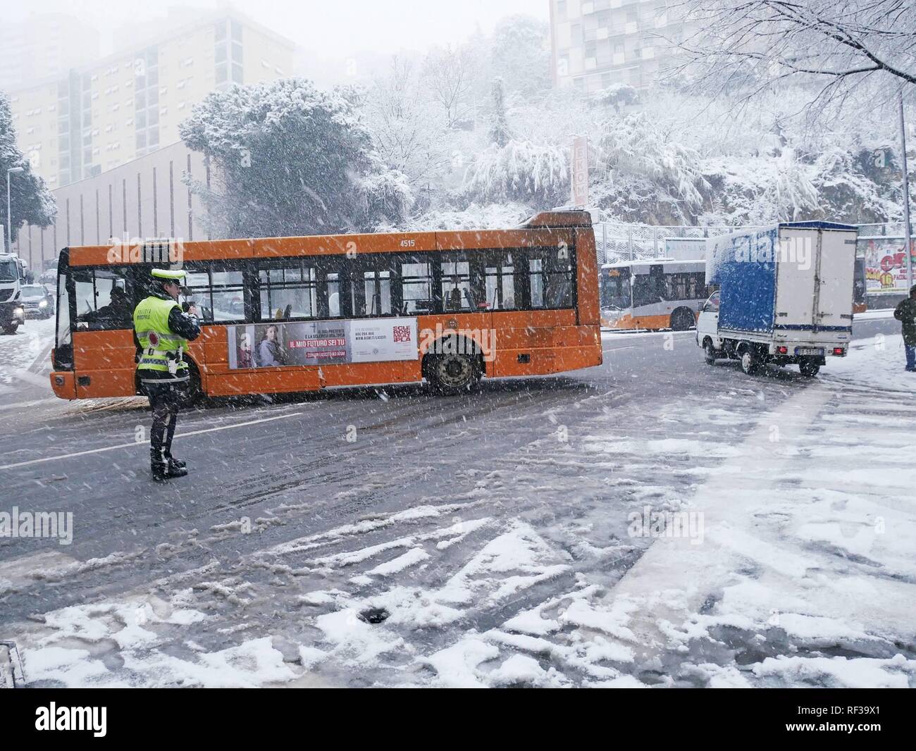 Schneefall auf der Stadt, (Riccardo Arata, Genua - 2019-01-23) p.s. La foto e 'utilizzabile nel rispetto del contesto in Cui e' Stata scattata, e senza intento diffamatorio del decoro delle Persone rappresentate Stockfoto