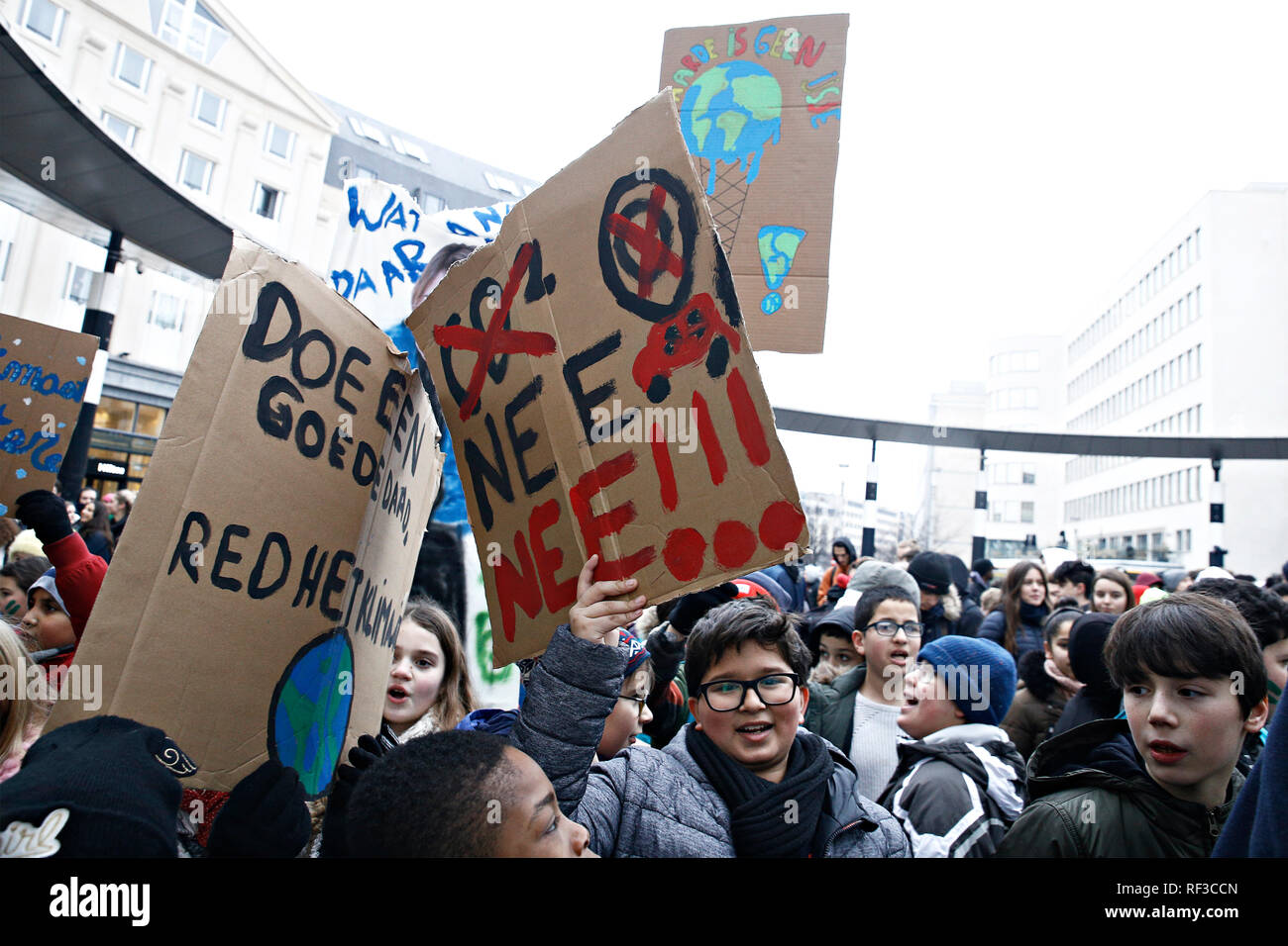 Brüssel, Belgien. 24 Jan, 2019. Belgischen Studenten Anspruch für dringende Maßnahmen gegen den Klimawandel während einer Demonstration zu bekämpfen. Credit: ALEXANDROS MICHAILIDIS/Alamy leben Nachrichten Stockfoto