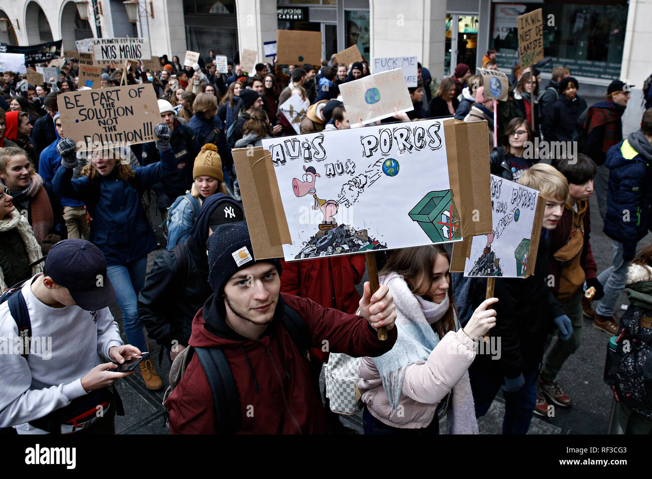 Brüssel, Belgien. 24 Jan, 2019. Belgischen Studenten Anspruch für dringende Maßnahmen gegen den Klimawandel während einer Demonstration zu bekämpfen. Credit: ALEXANDROS MICHAILIDIS/Alamy leben Nachrichten Stockfoto