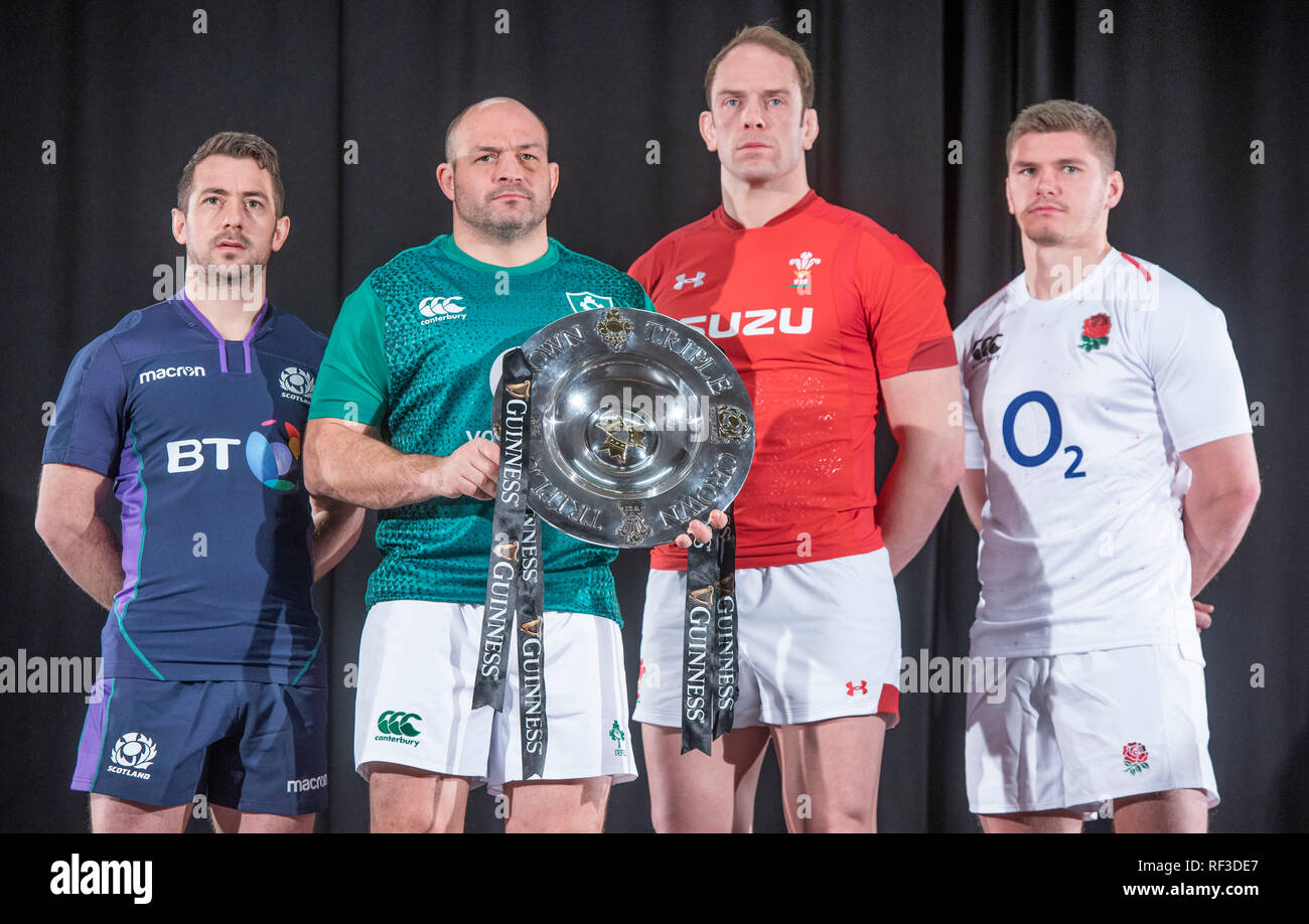 Swansea, Großbritannien. 23 Jan, 2019. Guinness Rugby Six Nations Turnier starten im Hurlingham Club in London - 23. Januar 2019 sechs Nationen Rugby Kapitäne (L-R) Schottlands Greig Laidlaw, Irlands Rory Best, Wales" Alun Wyn Jones und Englands Owen Farrell mit der Triple Crown Trophäe Credit: Phil Rees/Alamy leben Nachrichten Stockfoto