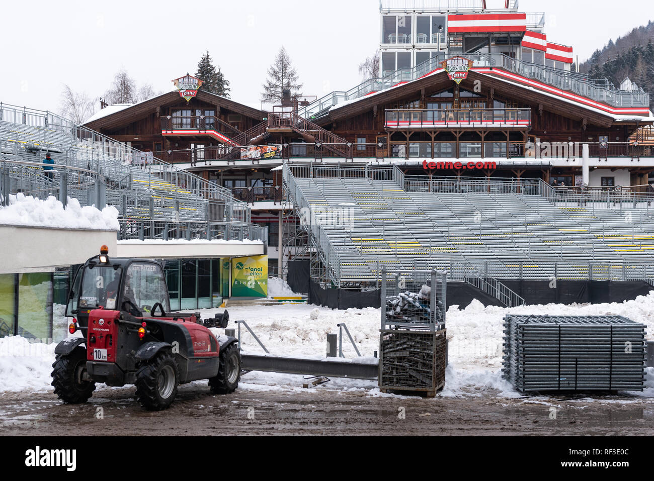 Schladming, Steiermark, Österreich. 24 Jan, 2019. Die Bauarbeiten auf der Planai Stadion vor dem Nightrace in Schladming, Men's World Cup Nachtslalom 29.01.2019 - 22 Nachtslalom auf der Planai Credit: Tomasz Koryl/Alamy leben Nachrichten Stockfoto