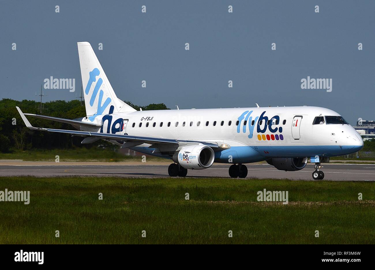 FLYBE Embraer ERJ-175 ST REGIONAL AIRLINER Stockfoto