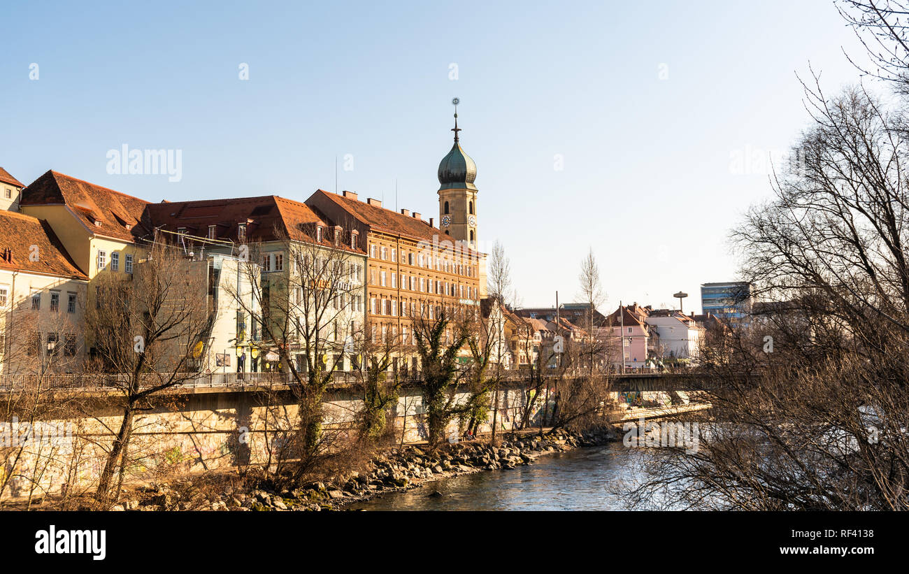 Stadt Graz Mur River, River Bank, Stadtzentrum, in der Steiermark in Österreich. Reisen vor Ort. Stockfoto