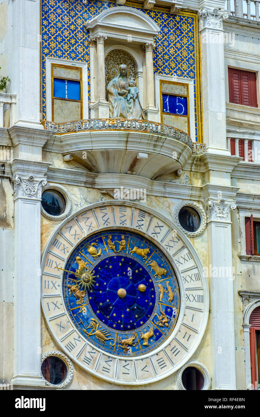 Zeichen des Tierkreises. Der Uhrturm. Venedig, Italien. Europa. Stockfoto