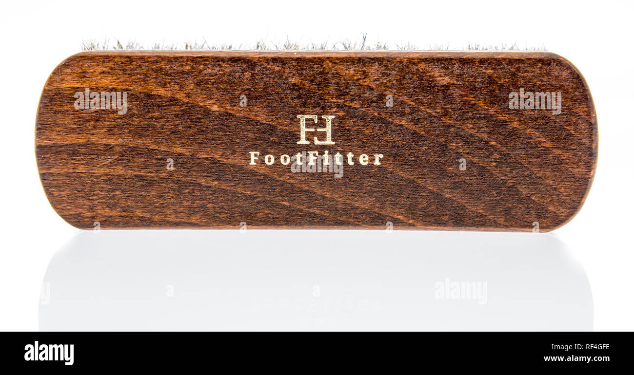 Winneconne, WI - 11. Januar 2019: ein Footfitter schuh Pinsel auf einem isolierten Hintergrund. Stockfoto