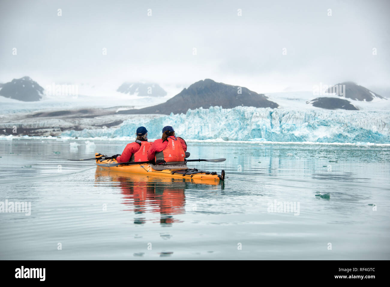 [Kajakfahren in der Arktis] eis Arktis polar Stockfoto