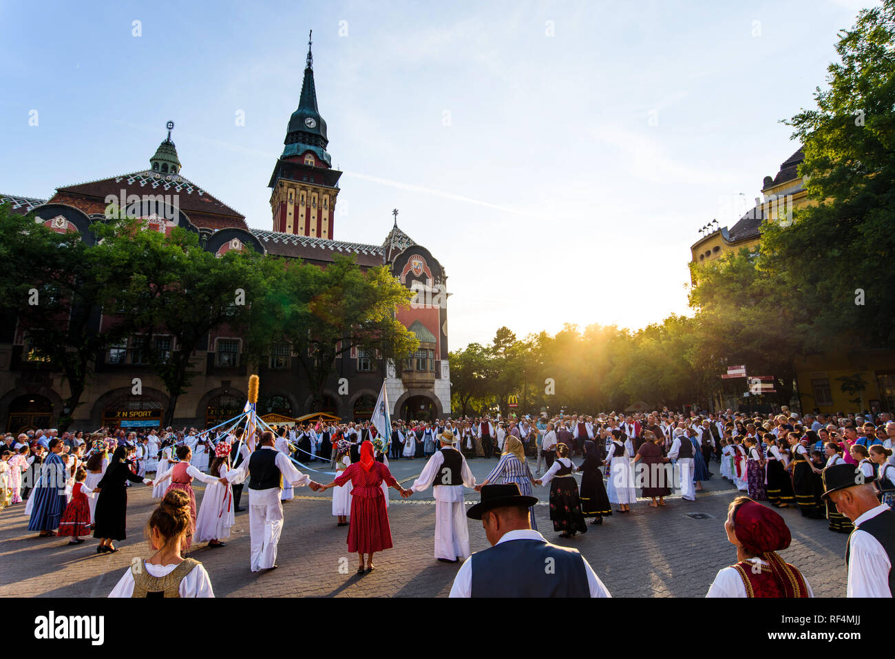 Subotica, Serbien - 15. August 2018: Subotica Hauptplatz mit vielen Einheimischen feiern neue Erntesaison Duzijance Tag Stockfoto