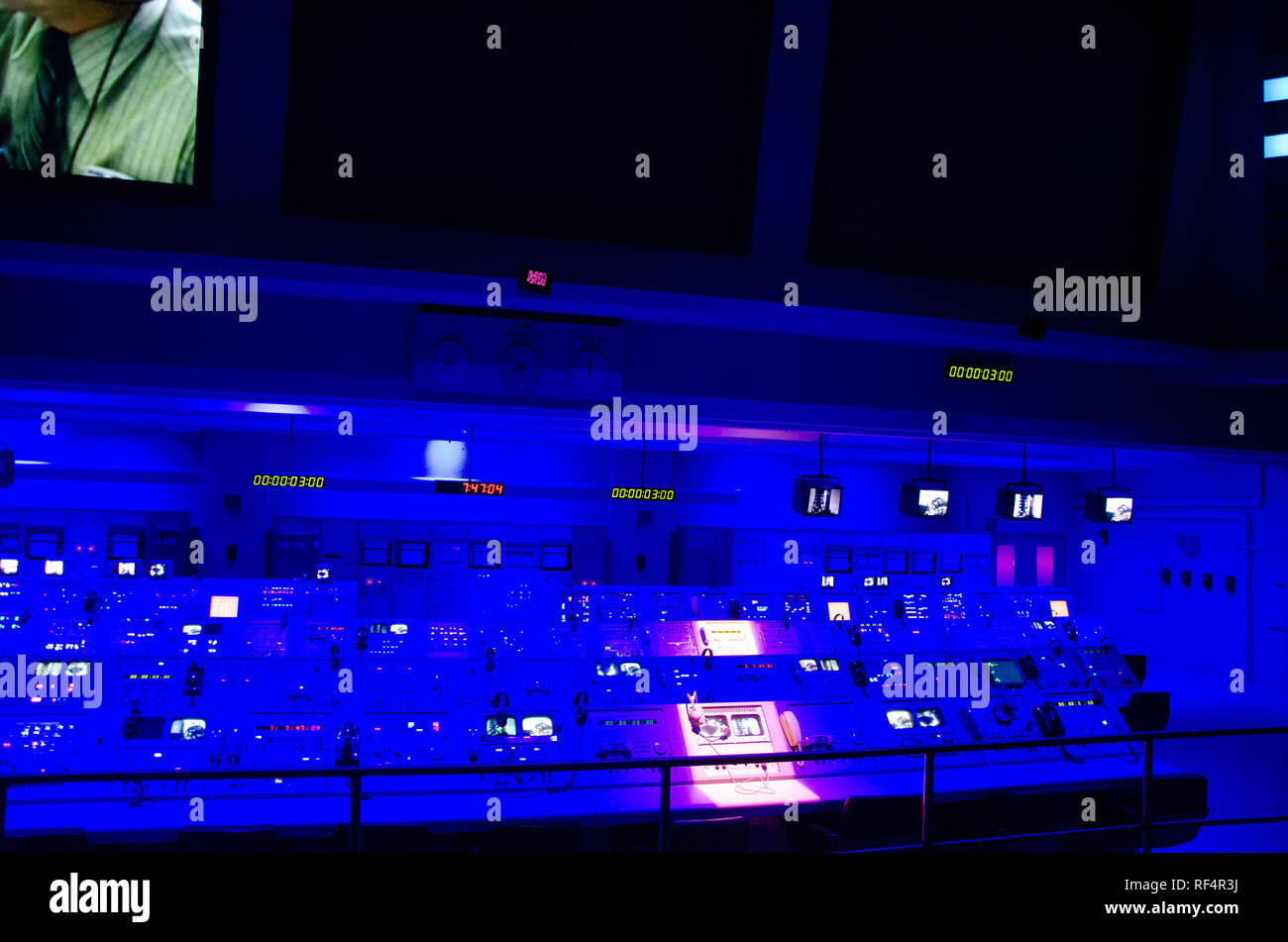 Command Station für den Start von Raketen. Space Mission Control Center der NASA. Florida, USA. John F. Kennedy Space Center. Workstations Stockfoto