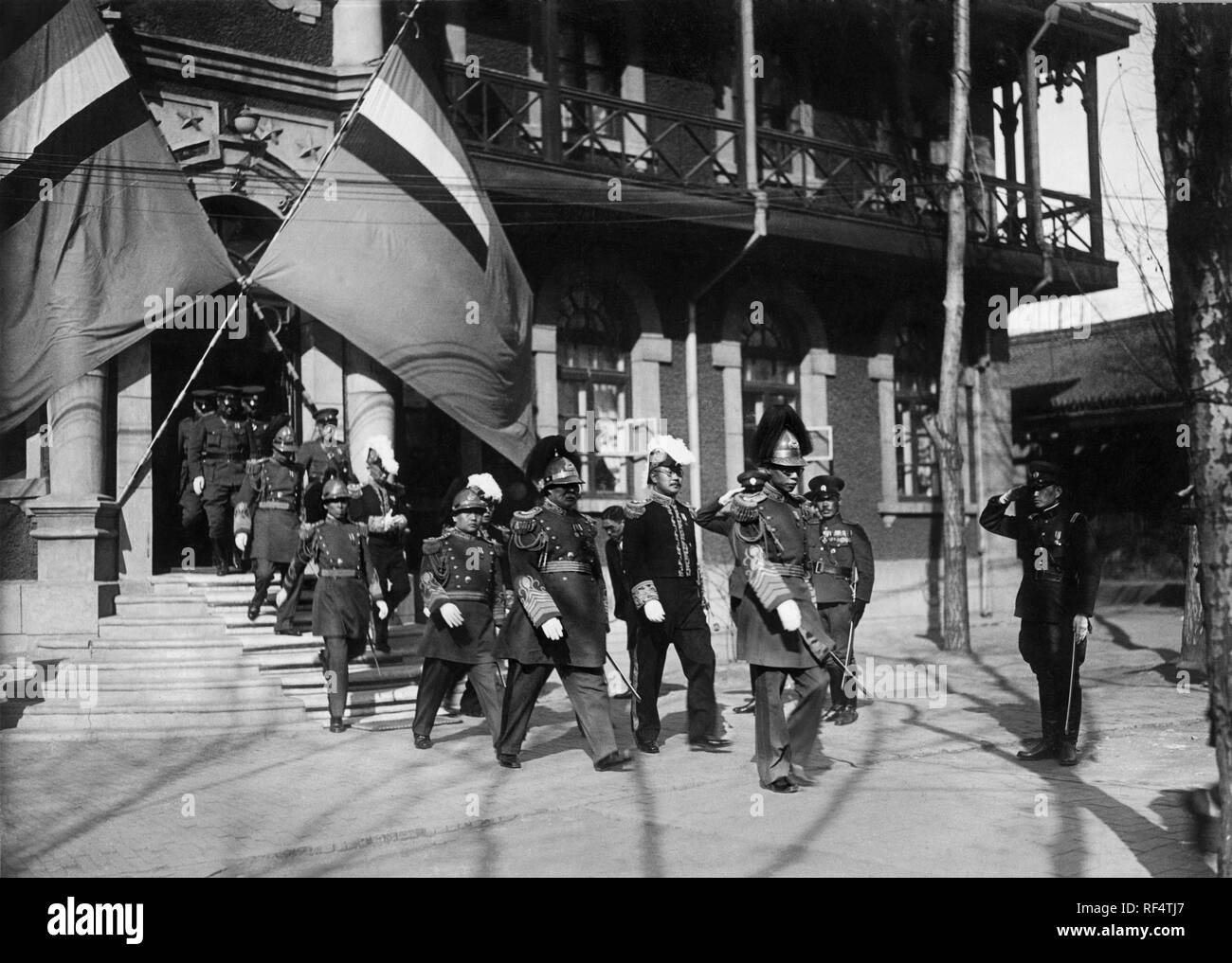 Der Kaiser Kang-de verlässt die kaiserliche Residenz, hsinking, manciuria, Asien 1930-40 Stockfoto