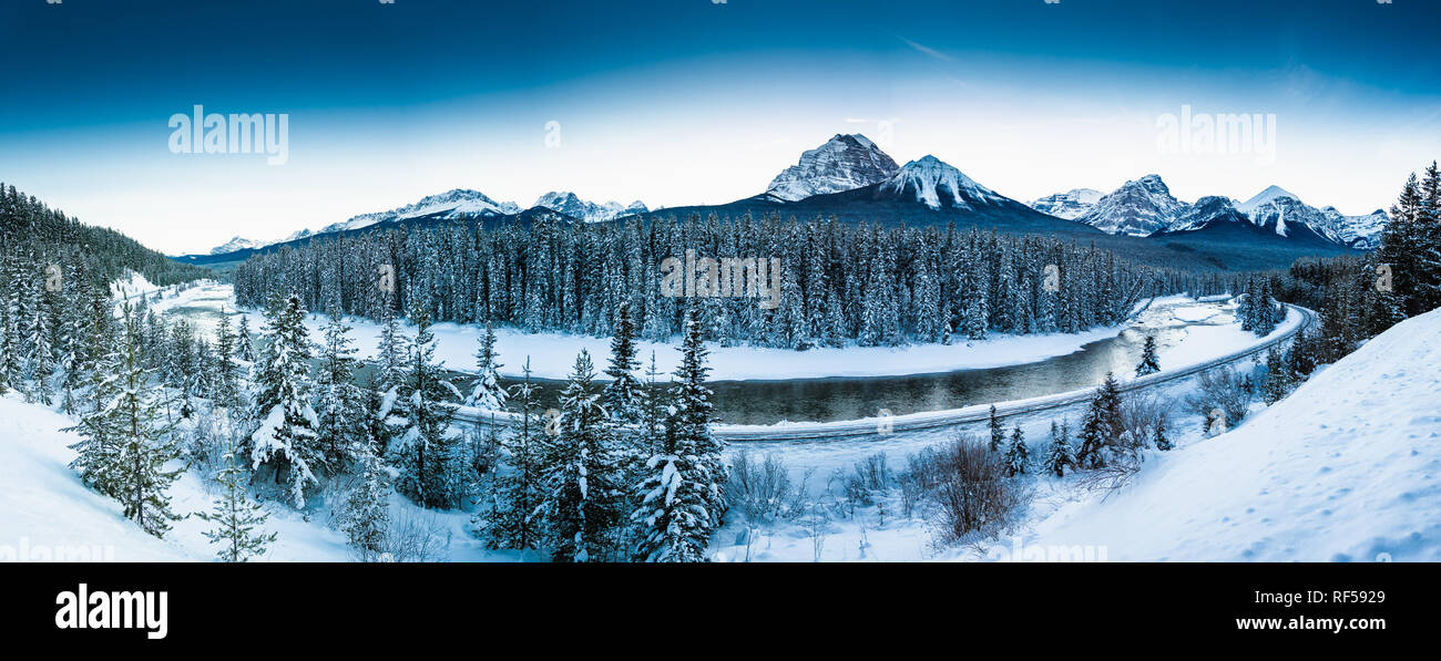 Hell Blue Mountain Tag Stockfoto